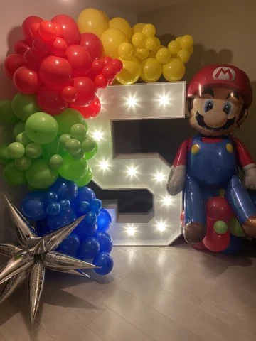 Light up number 5 with a primary colour garland